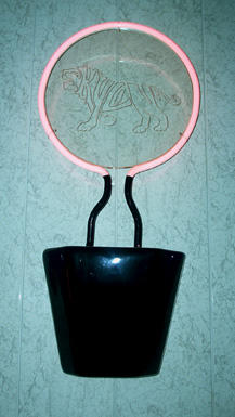 The ceramic hanging base